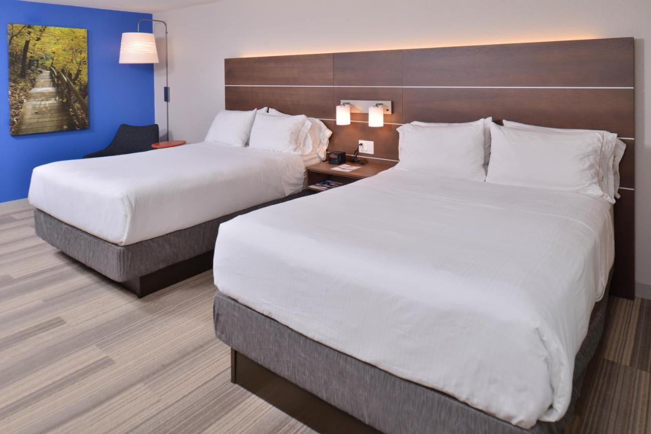 Hotel Holiday Express And By Ihg 2*